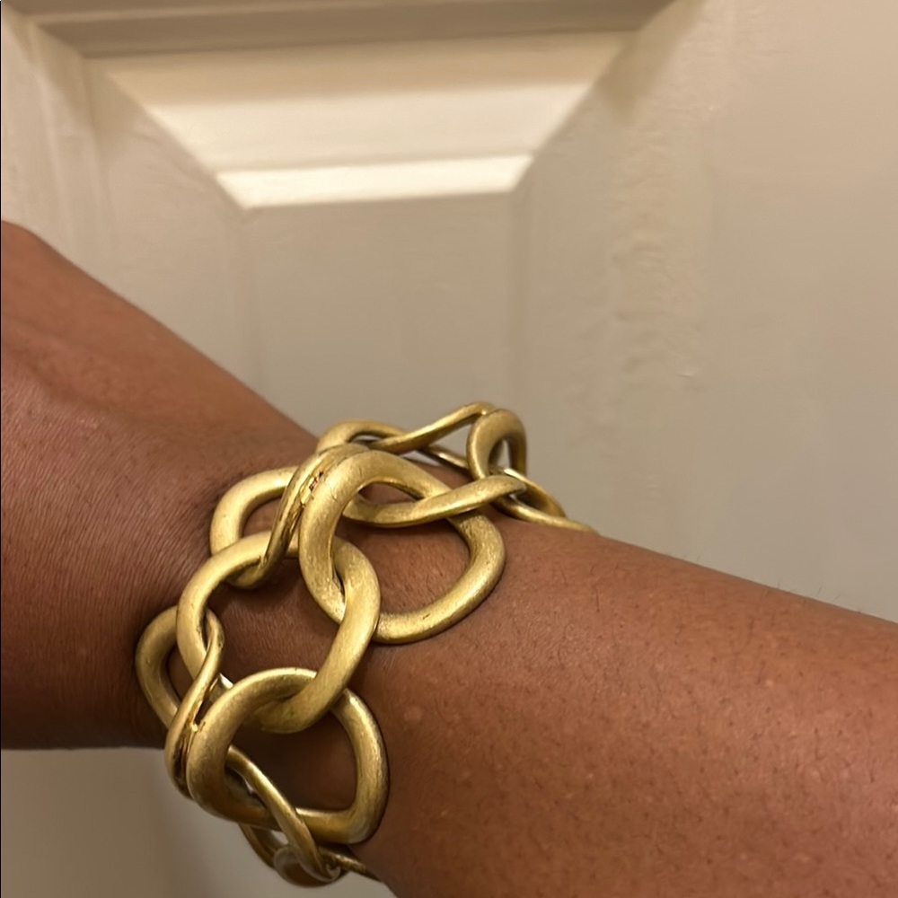 Elegant Gold Chain Bracelet